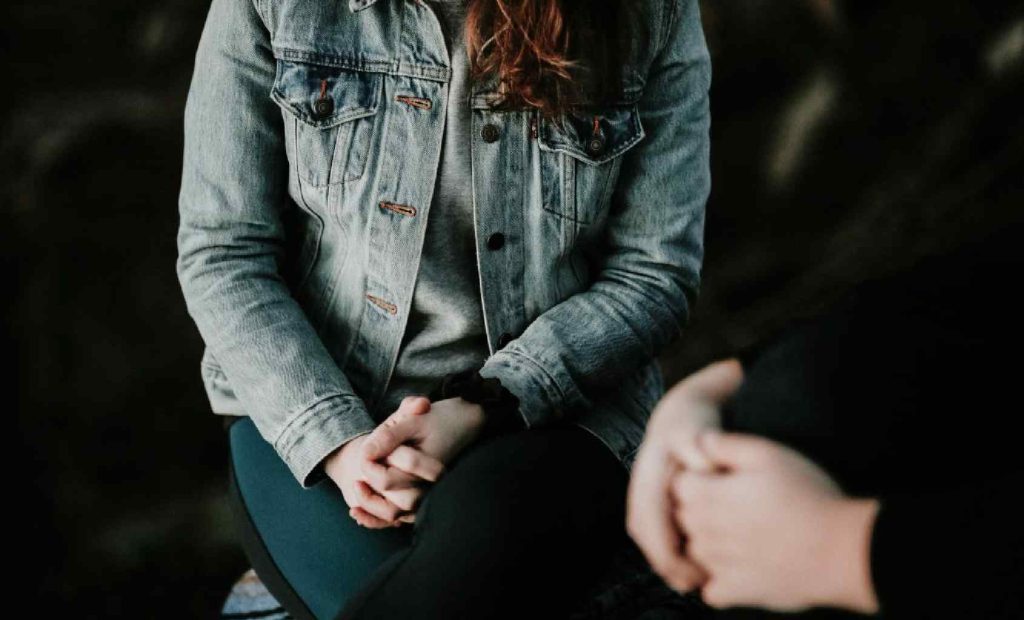 Counselling young woman